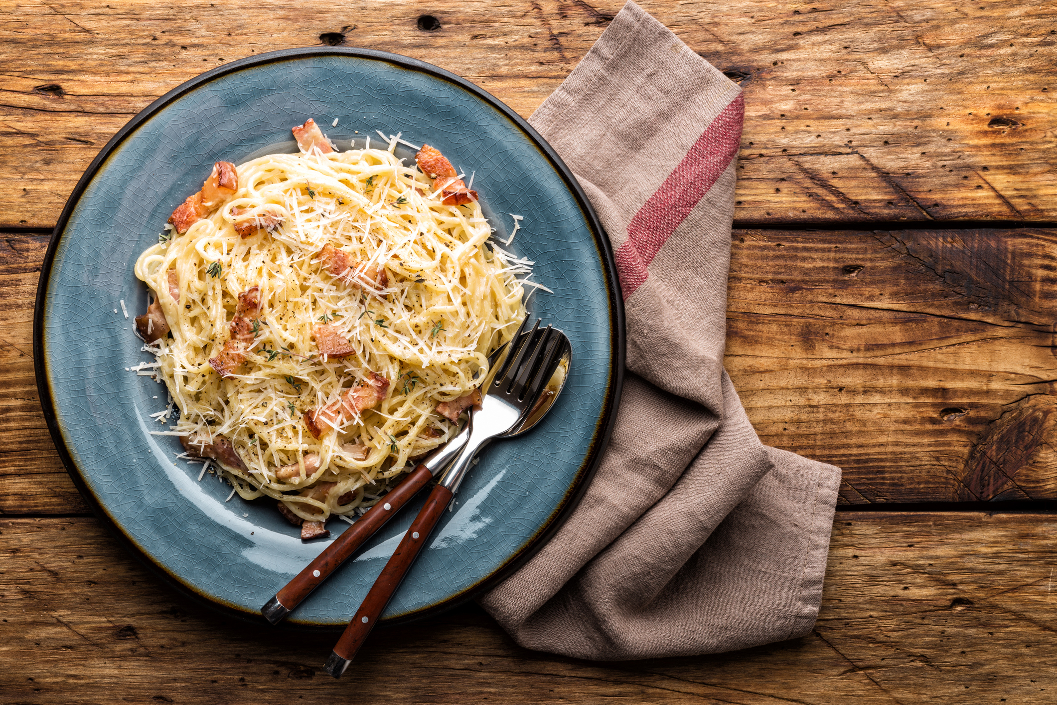 Receta de pasta con jamón serrano y queso parmesano