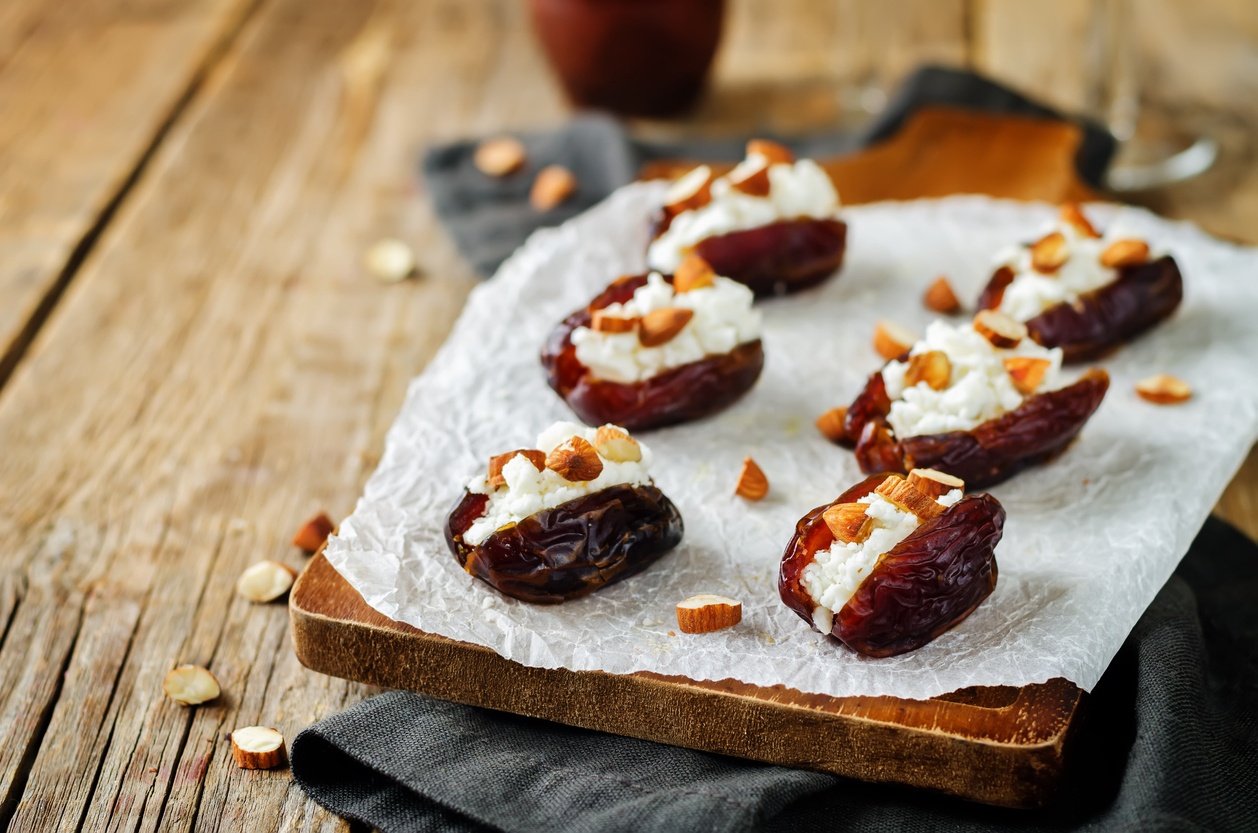 Dátiles rellenos con queso y jamón ibérico