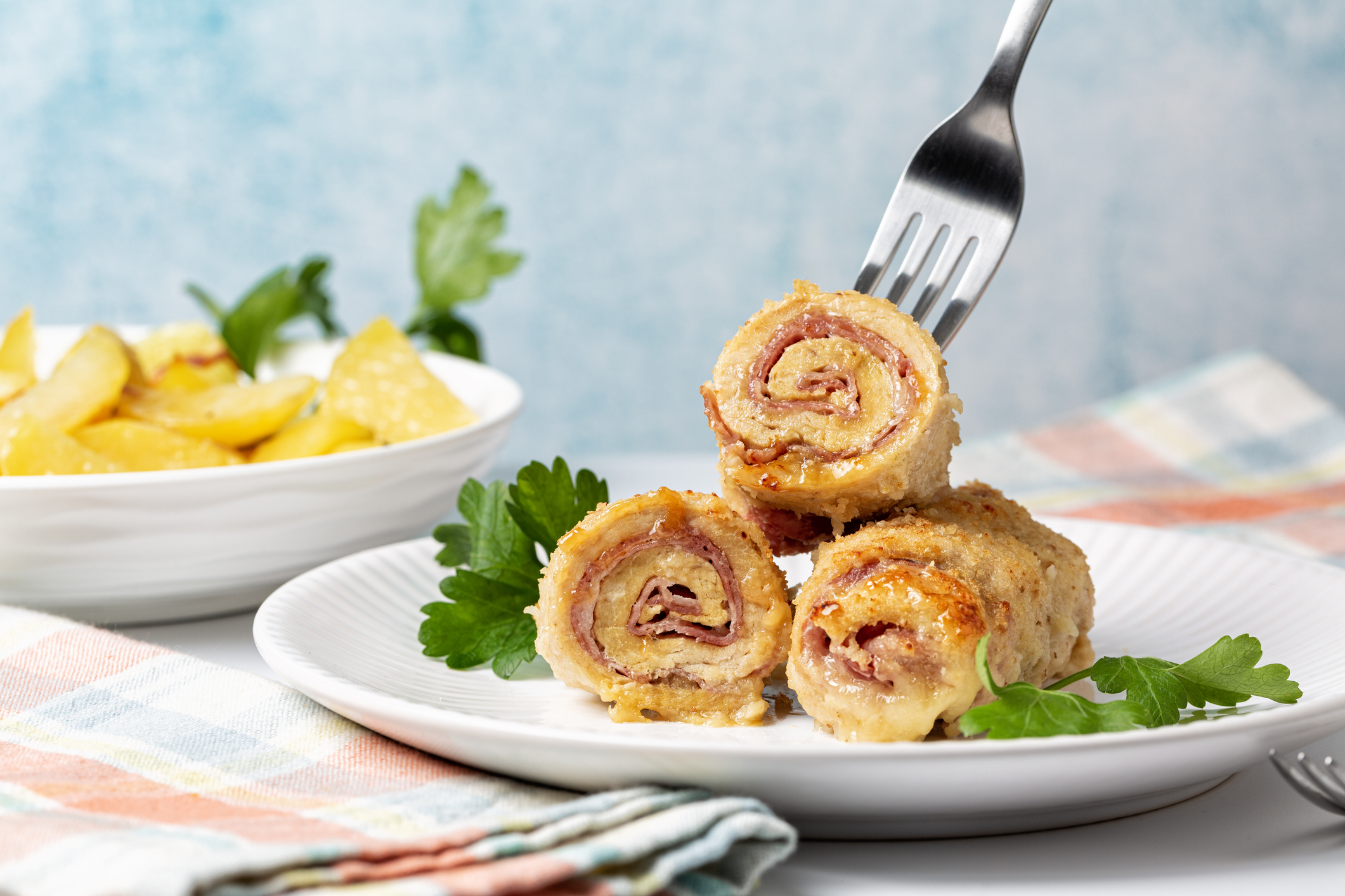 Redondo de pollo relleno de jamón ibérico y queso al horno